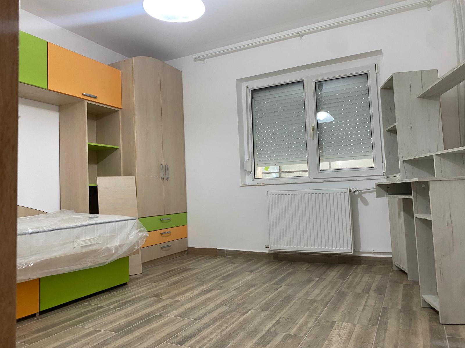 Apartament de inchiriat , proaspat renovat !Strada Salcamilor, Nr. 9, Bl. PB135, Ap. 3, Oradea Judet: Bihor